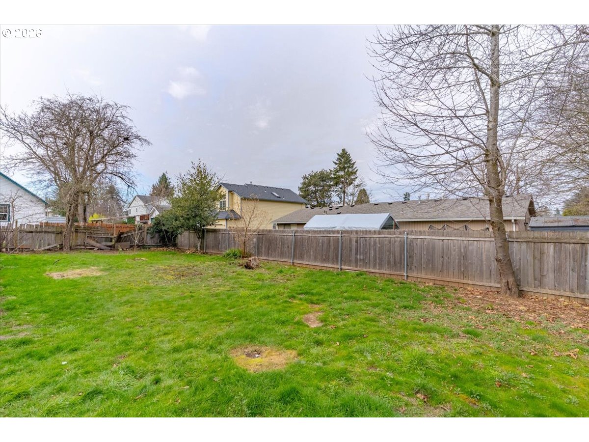 4623 Northeast Sumner Street Portland, OR 97218 - Photo 41 of 44