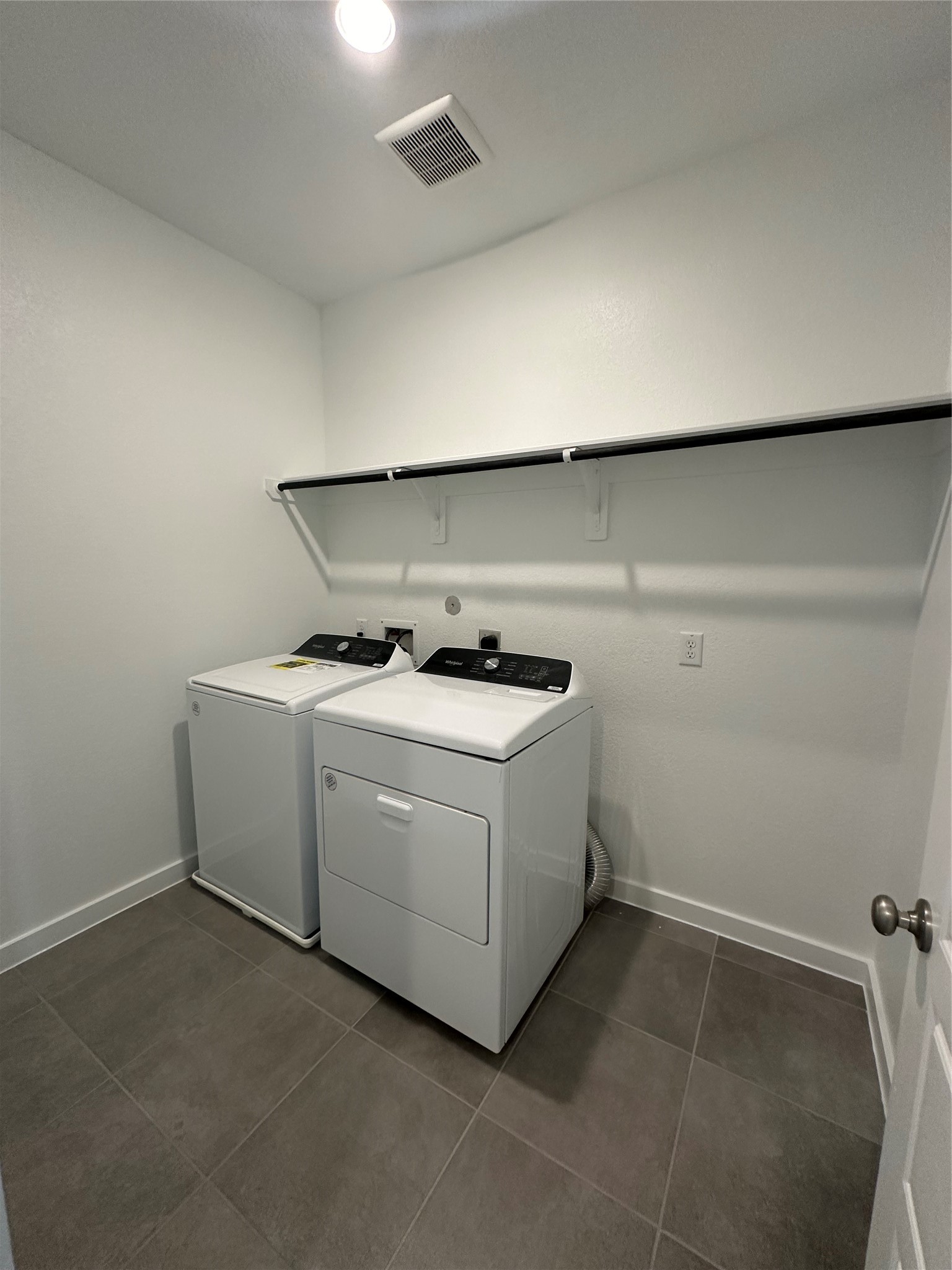 3113 Moontide Lane Houston, TX 77063 - Photo 36 of 39 Washer and dryer are included.