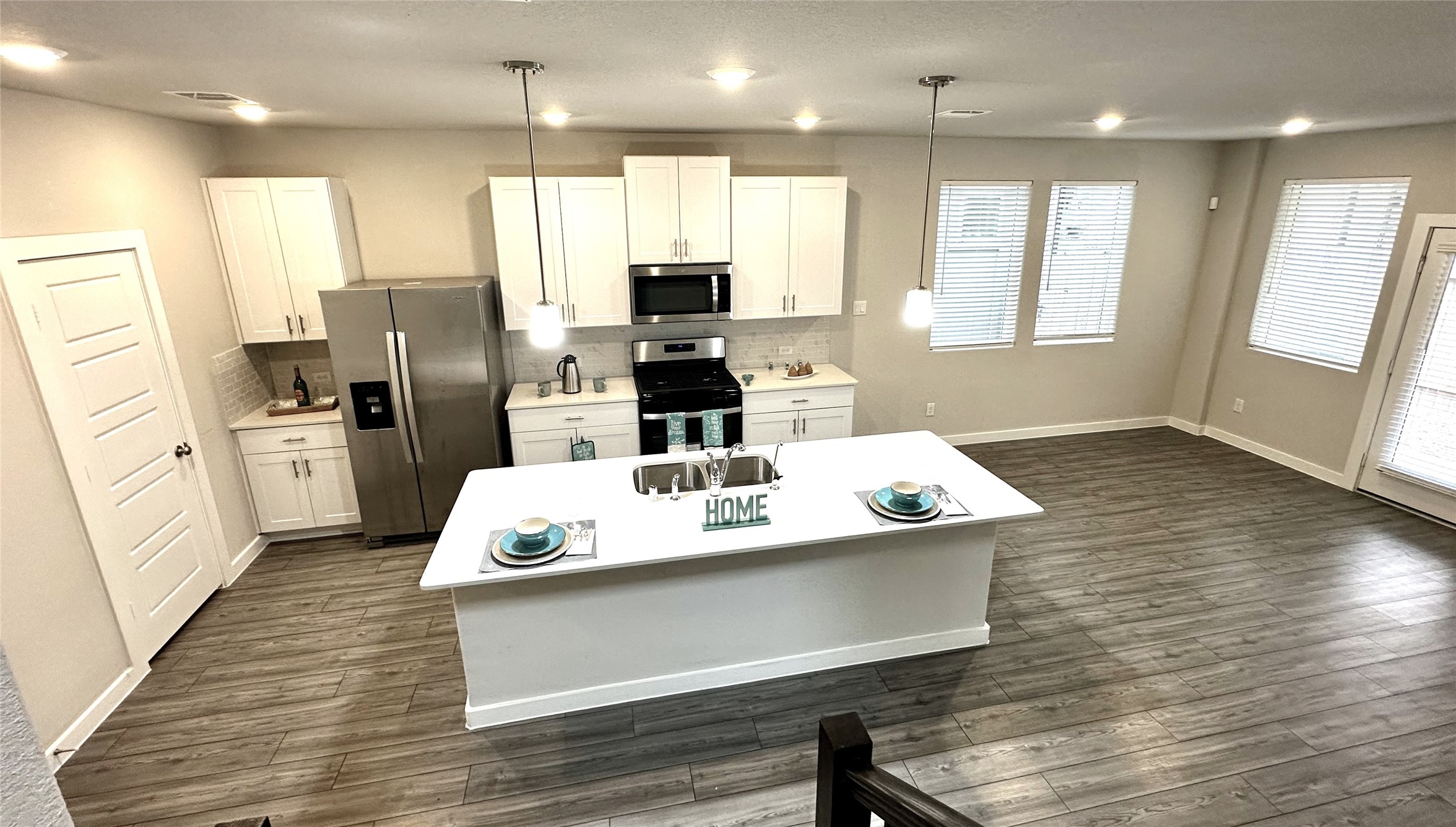 3113 Moontide Lane Houston, TX 77063 - Photo 8 of 39