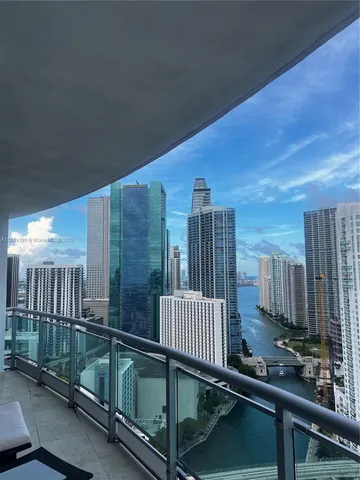 $4,600 | 350 South Miami Avenue, Unit 3302, Miami, FL 33130
