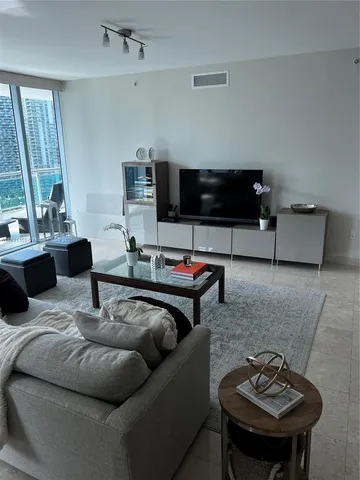 $4,600 | 350 South Miami Avenue, Unit 3302, Miami, FL 33130