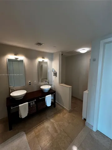 $4,600 | 350 South Miami Avenue, Unit 3302, Miami, FL 33130