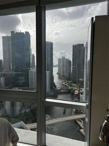 $4,600 | 350 South Miami Avenue, Unit 3302, Miami, FL 33130