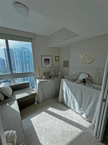 $4,600 | 350 South Miami Avenue, Unit 3302, Miami, FL 33130