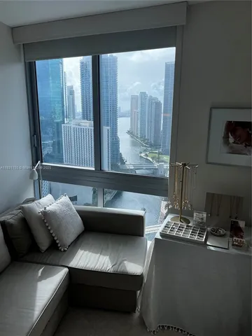 $4,600 | 350 South Miami Avenue, Unit 3302, Miami, FL 33130