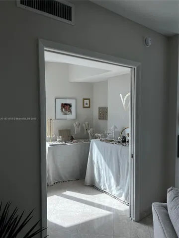 $4,600 | 350 South Miami Avenue, Unit 3302, Miami, FL 33130