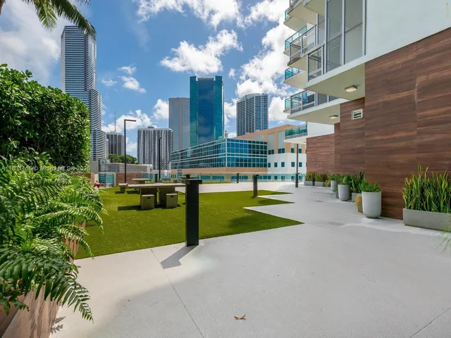$4,600 | 350 South Miami Avenue, Unit 3302, Miami, FL 33130