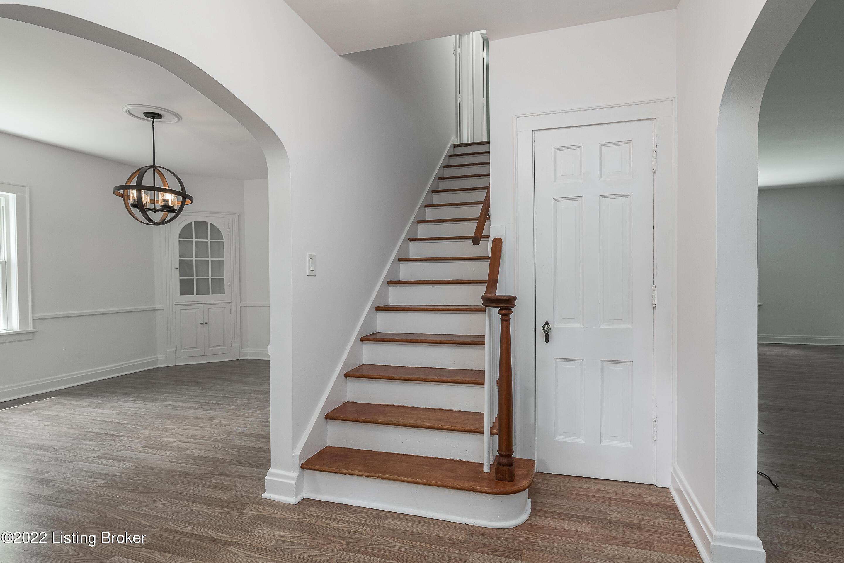 1823 Gresham Road Louisville, KY 40205 - Photo 2 of 17 AAA Gresham Entry Foyer