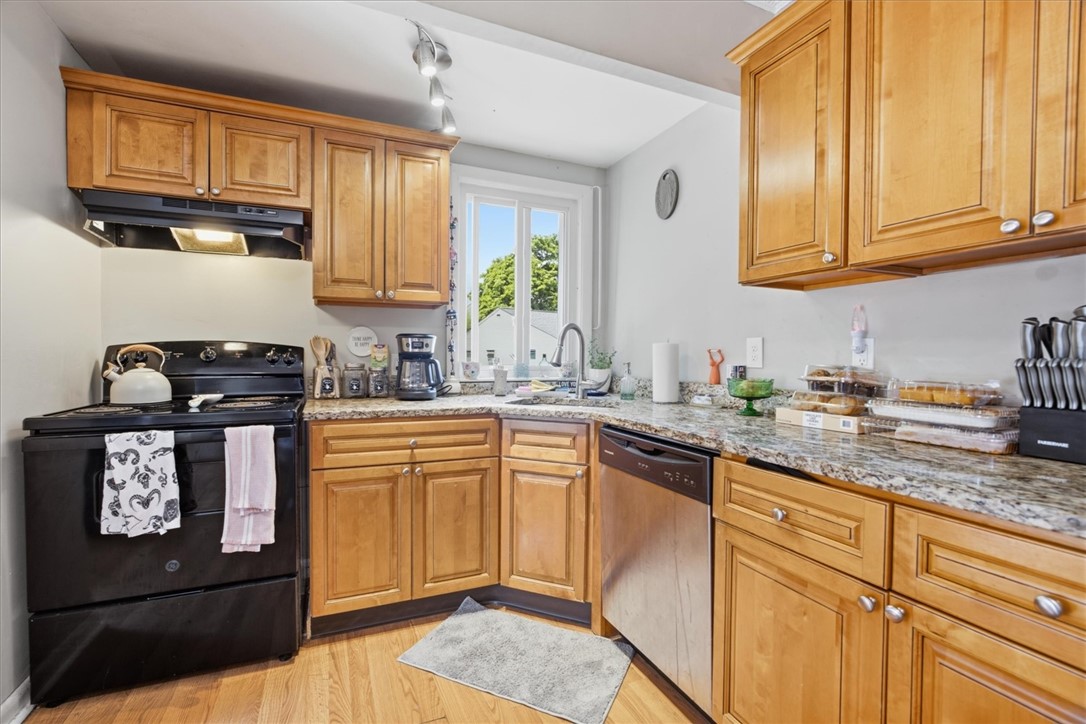 44 Warwick Road Pawtucket, RI 02861 - Photo 21 of 50