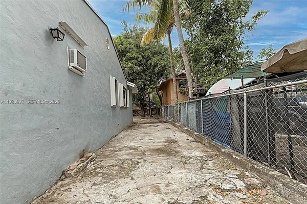 a view of a backyard with pathway