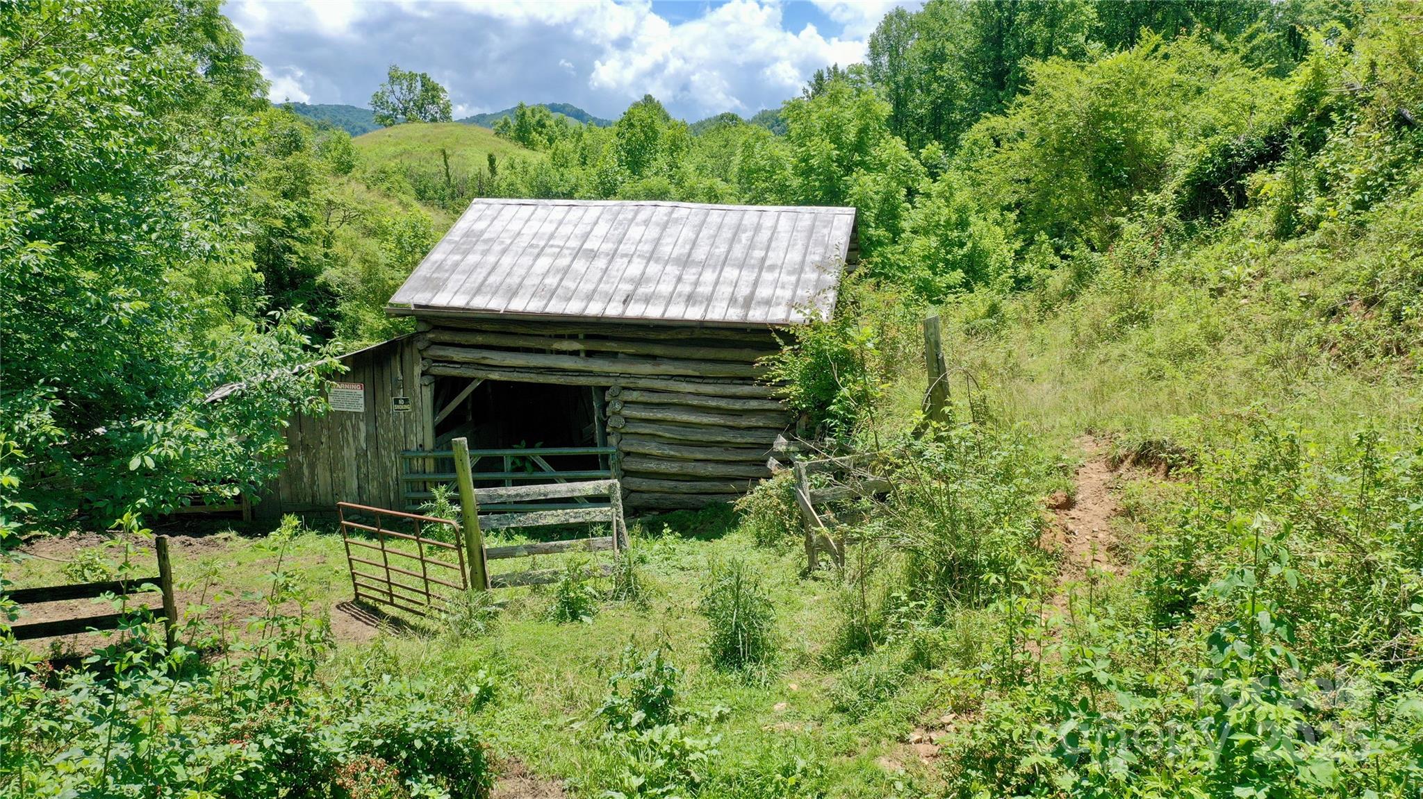 2087 Henry Road Sylva, NC 28779 - Photo 18 of 36