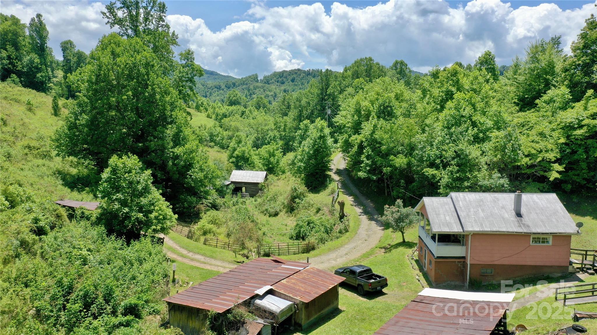 2087 Henry Road Sylva, NC 28779 - Photo 5 of 36