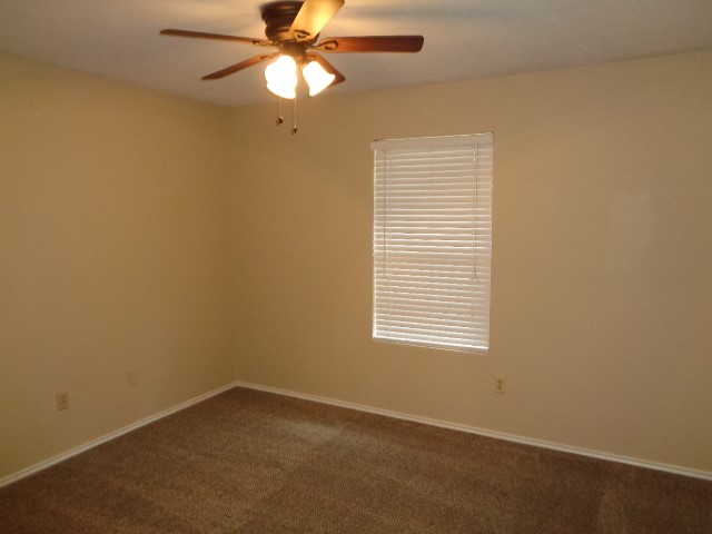 709 Short Mill Run Conroe, TX 77316 - Photo 4 of 23