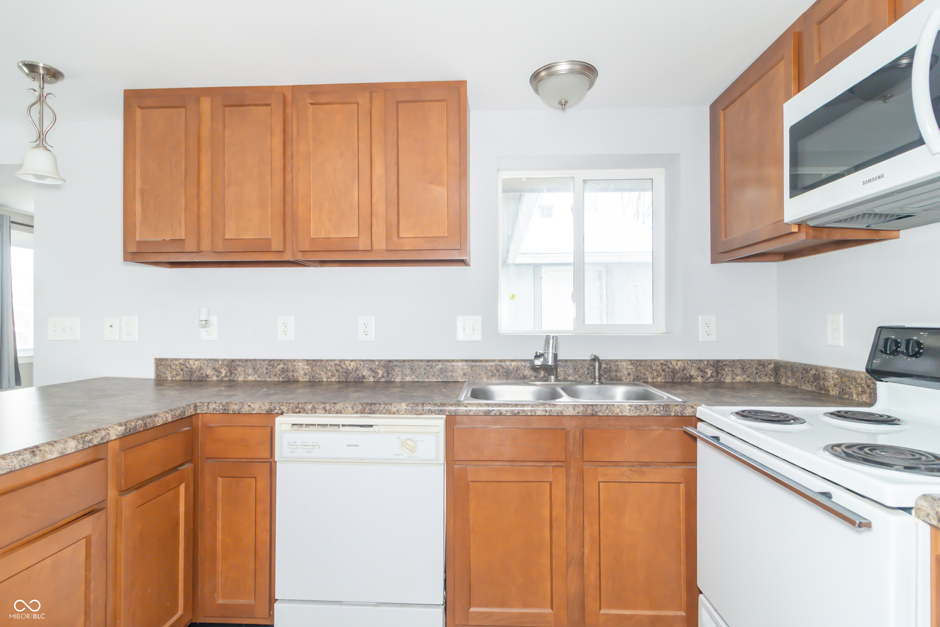 5470 South Main Street Fountaintown, IN 46130 - Photo 8 of 32