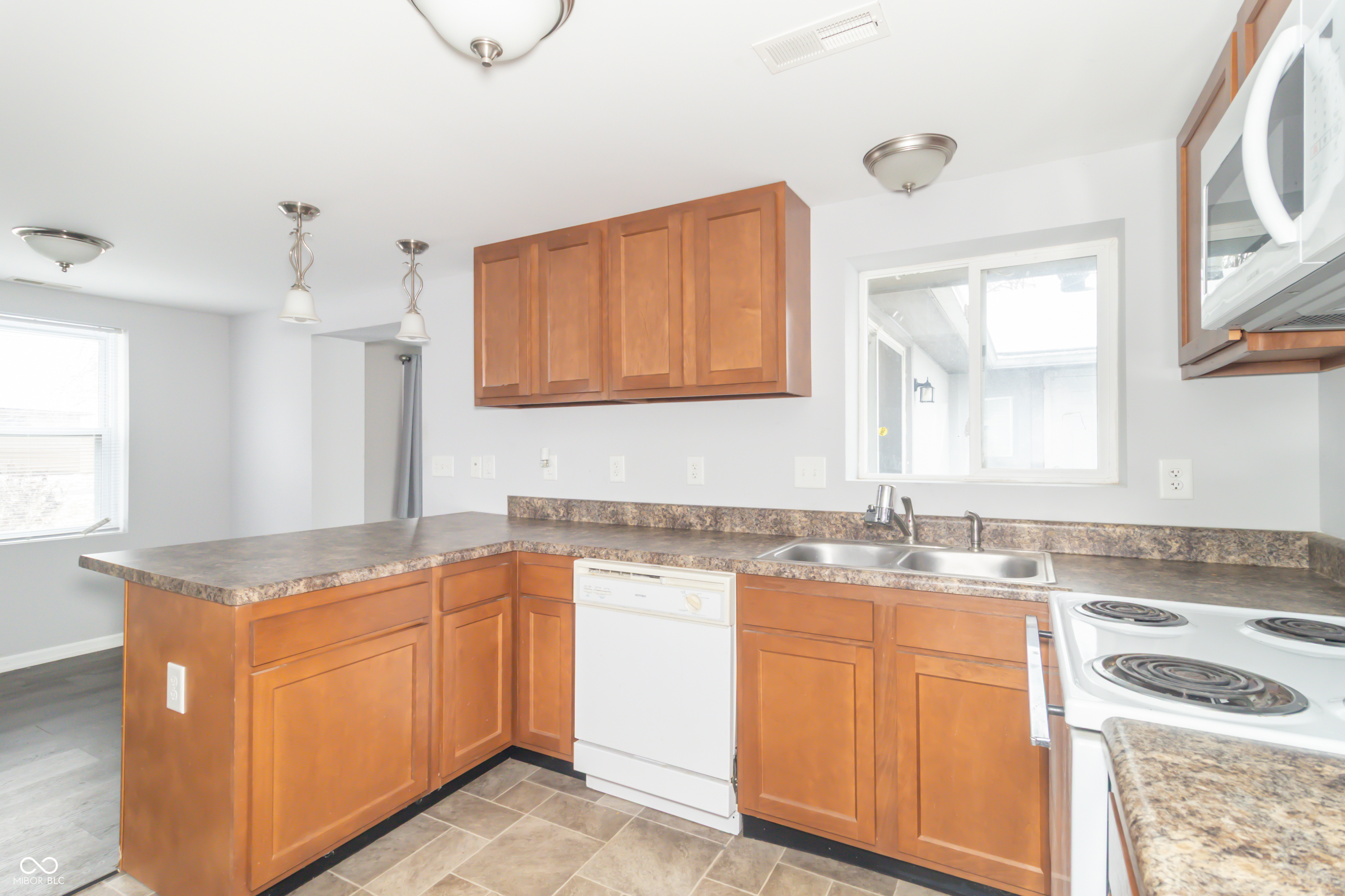 5470 South Main Street Fountaintown, IN 46130 - Photo 9 of 32