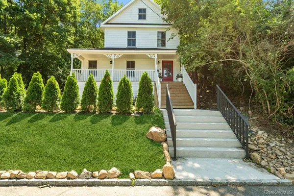 $1,199,000 | 17 Tatterson Street, Roslyn, NY 11576
