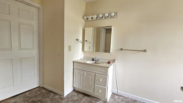 $59,500 | 518 Fife Street, Carrier Mills, IL 62917