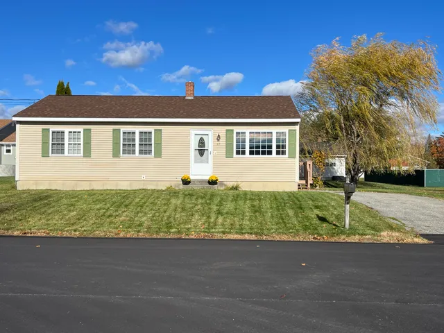 $299,500 | 22 School Street, Lewiston, ME 04240