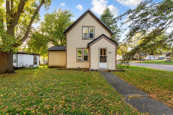 $150,000 | 302 Renville Street South, Winthrop, MN 55396