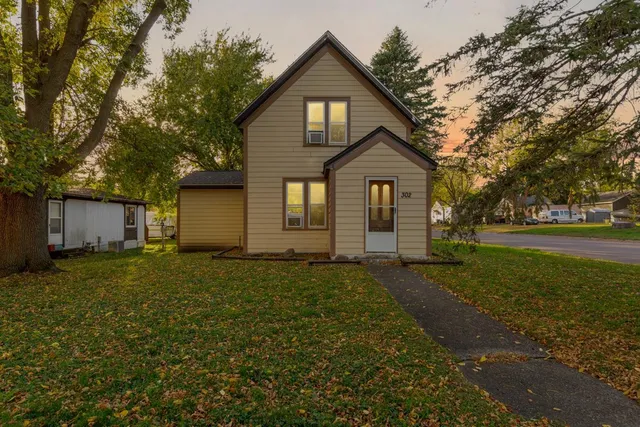 $150,000 | 302 Renville Street South, Winthrop, MN 55396