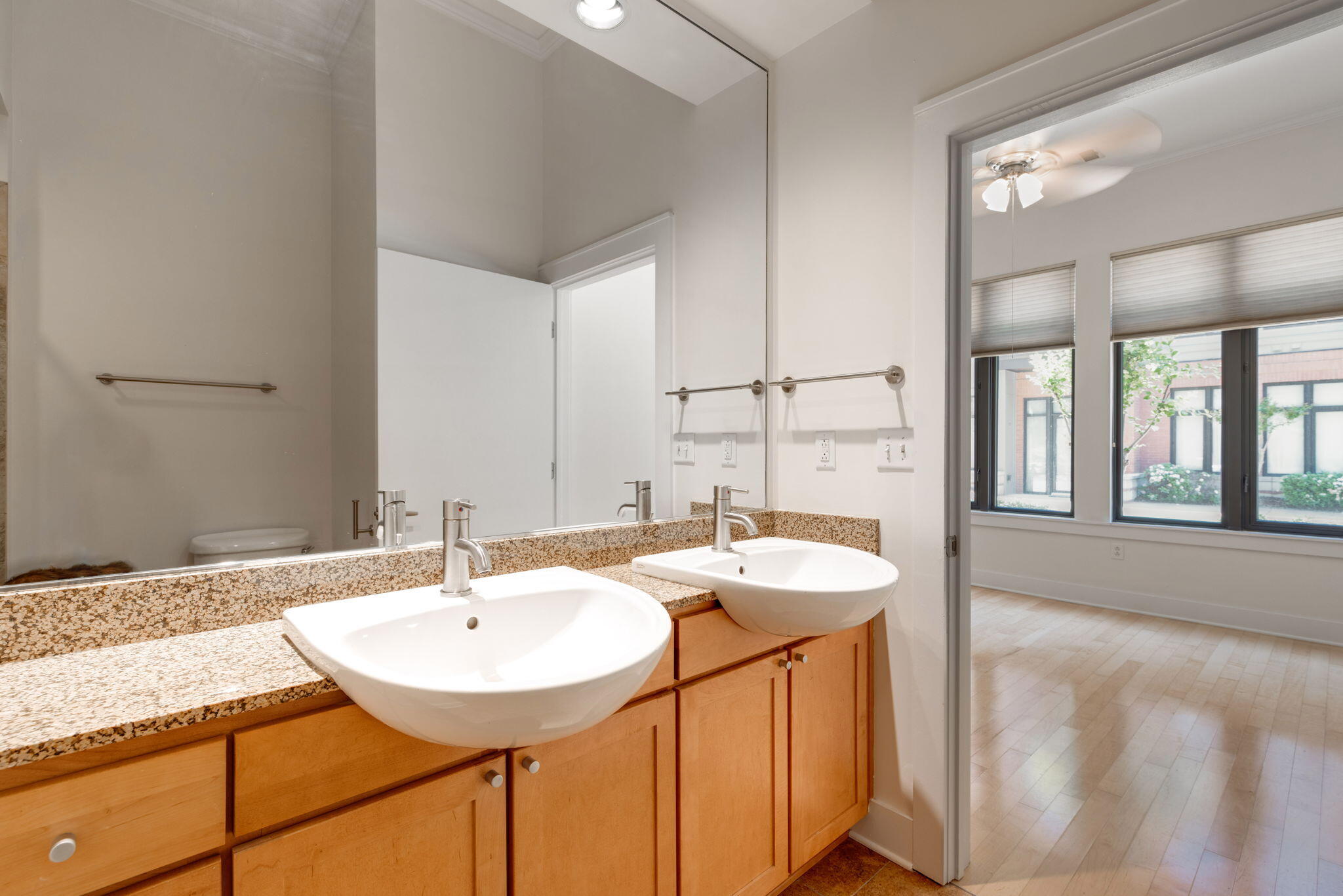 129 Walnut Street, Unit 22 Chattanooga, TN 37403 - Photo 13 of 34 Full Bathroom