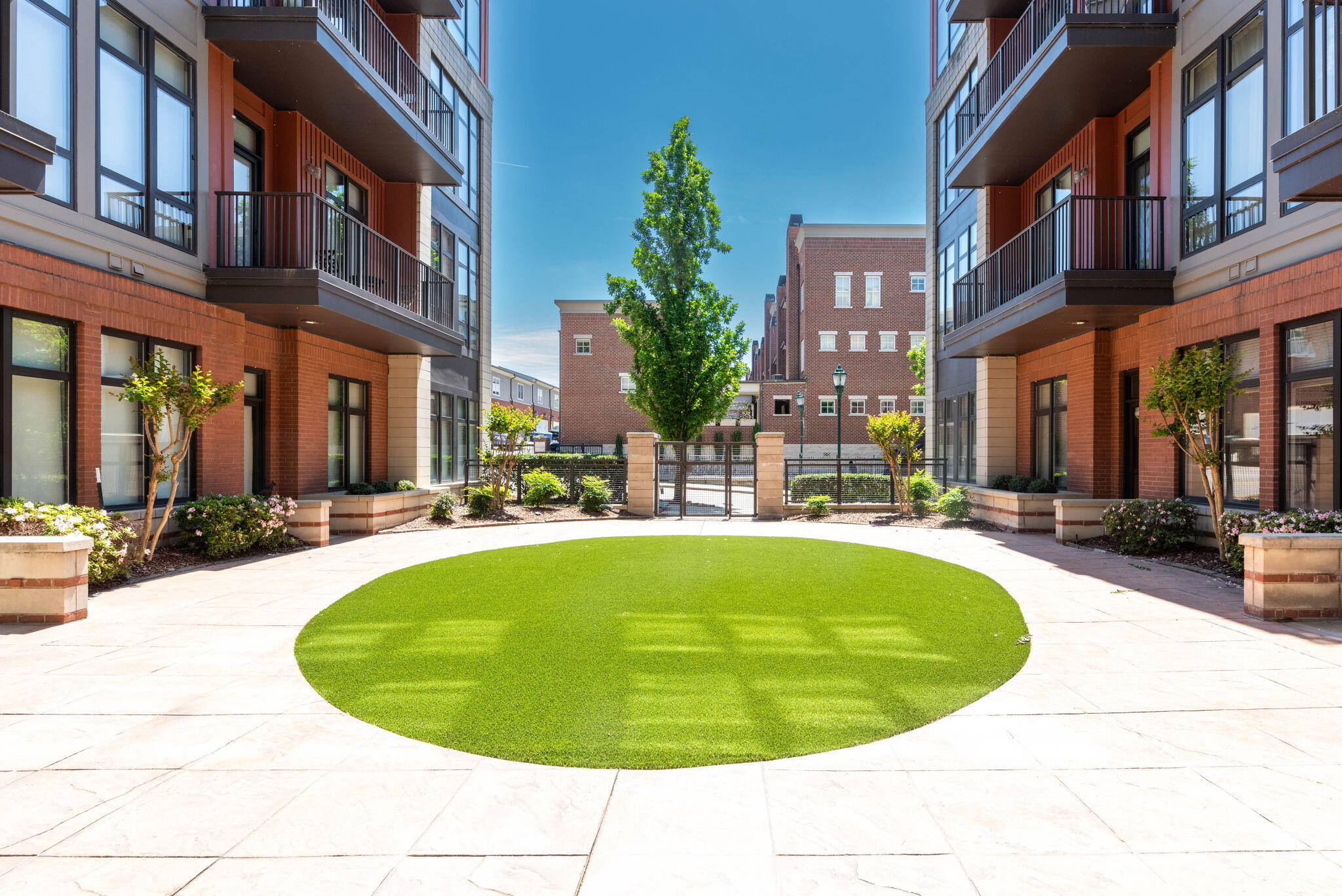 129 Walnut Street, Unit 22 Chattanooga, TN 37403 - Photo 3 of 34 Courtyard