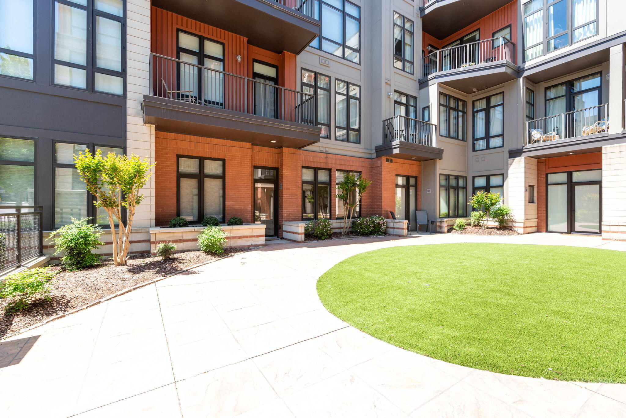 129 Walnut Street, Unit 22 Chattanooga, TN 37403 - Photo 31 of 34 Courtyard