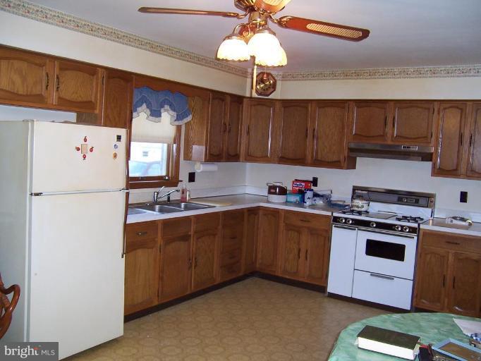 328 Crystal Beach Road Earleville, MD 21919 - Photo 4 of 24 Kitchen #2