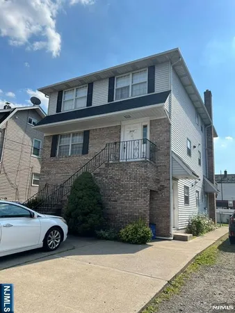$2,700 | 473 Washington Avenue, Unit 1, Hackensack, NJ 07601