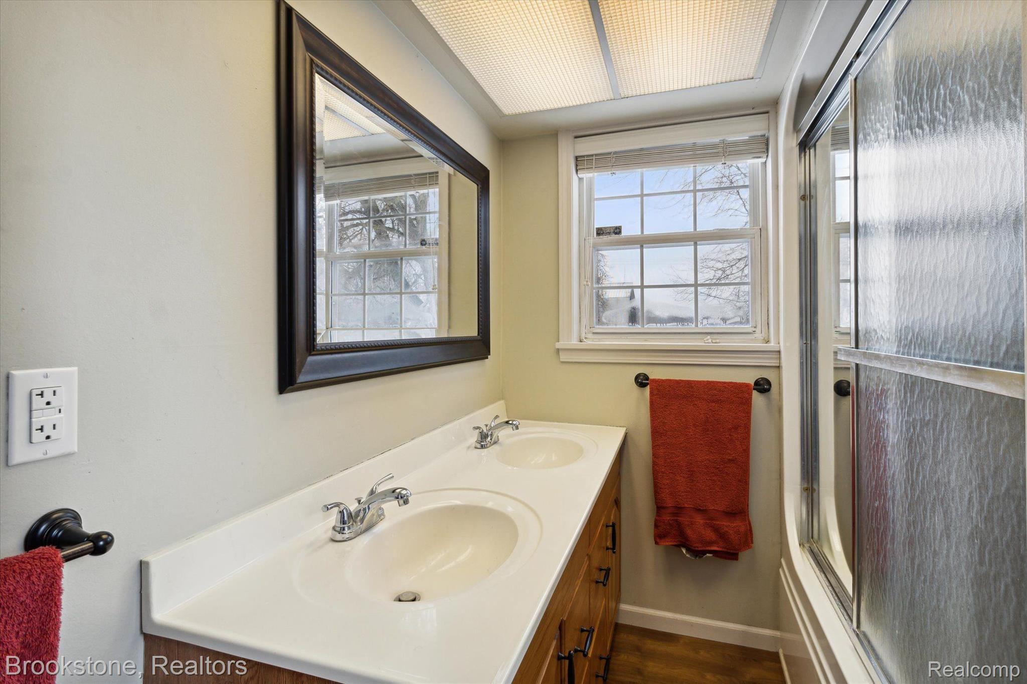 4312 North Irish Road Davison, MI 48423 - Photo 41 of 95 2nd level full bath