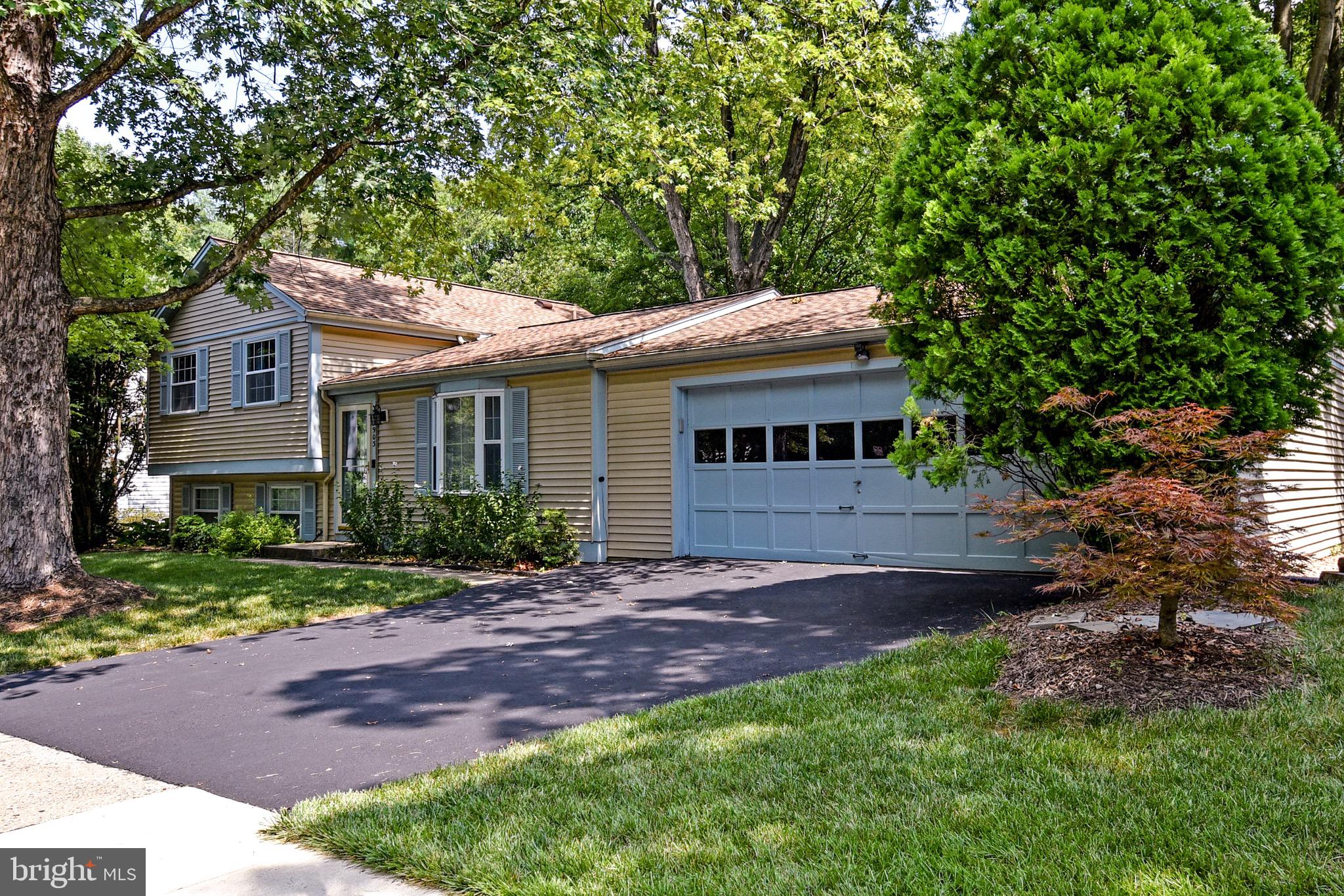 5903 Freds Oak Road Burke, VA 22015 - Photo 2 of 38 Gallery Image 2