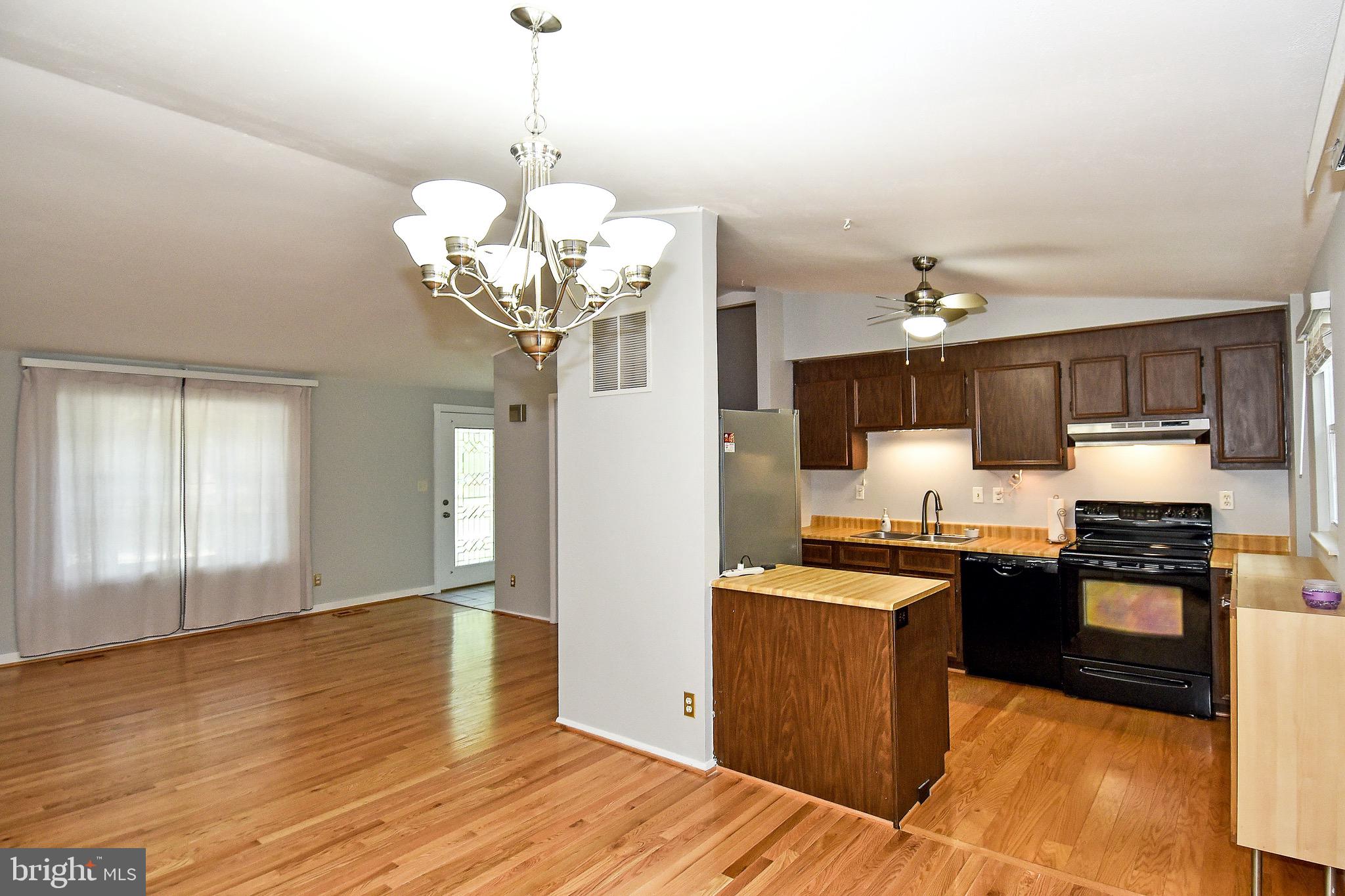 5903 Freds Oak Road Burke, VA 22015 - Photo 11 of 38 Kitchen