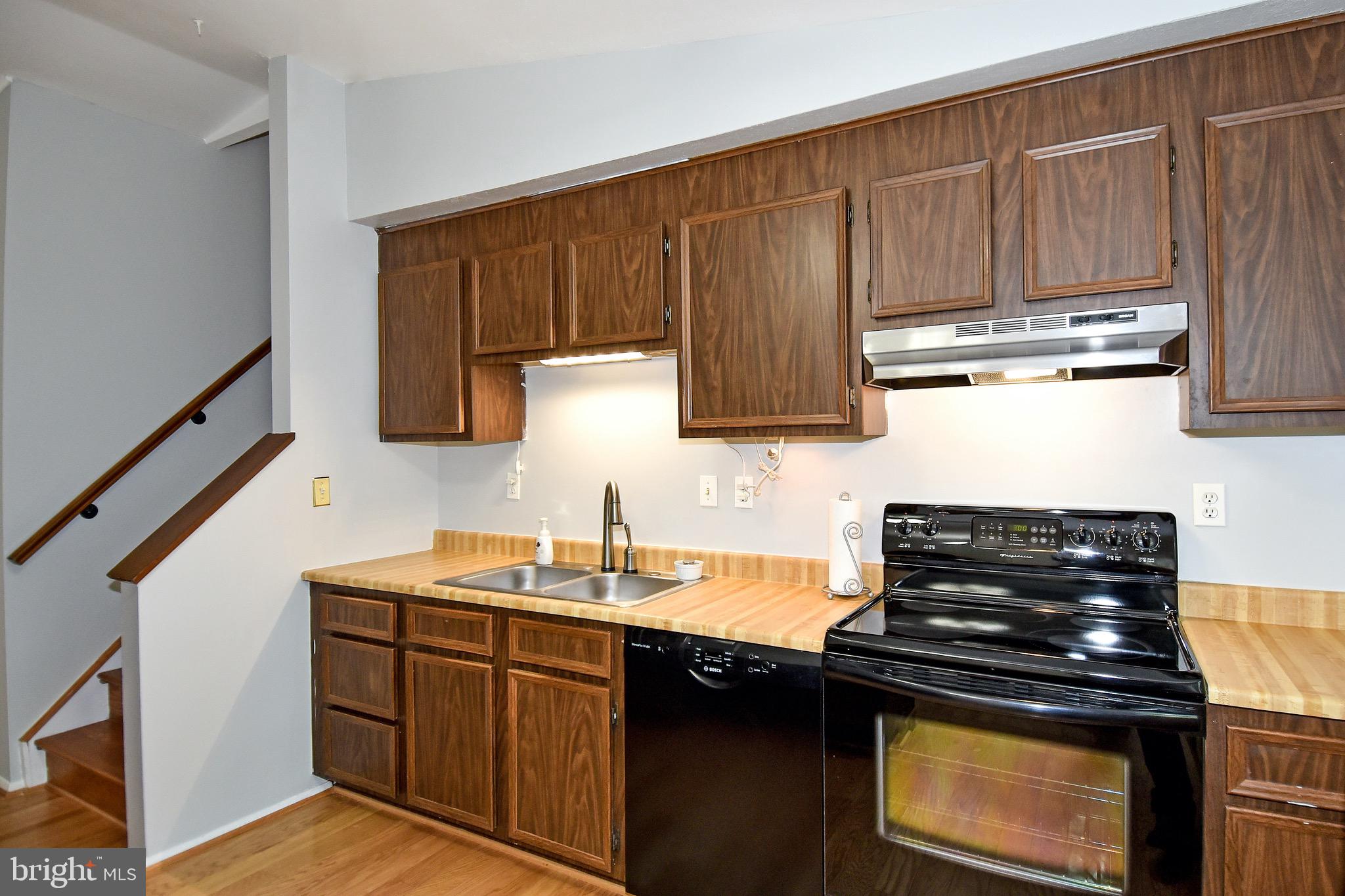 5903 Freds Oak Road Burke, VA 22015 - Photo 13 of 38 Kitchen