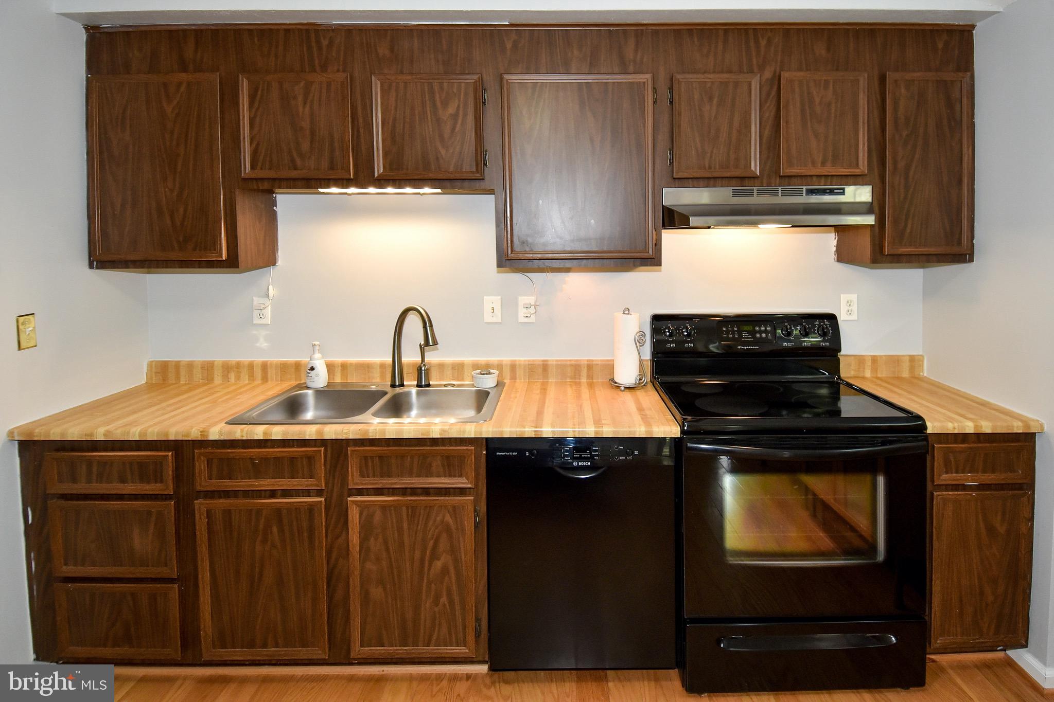 5903 Freds Oak Road Burke, VA 22015 - Photo 15 of 38 Kitchen