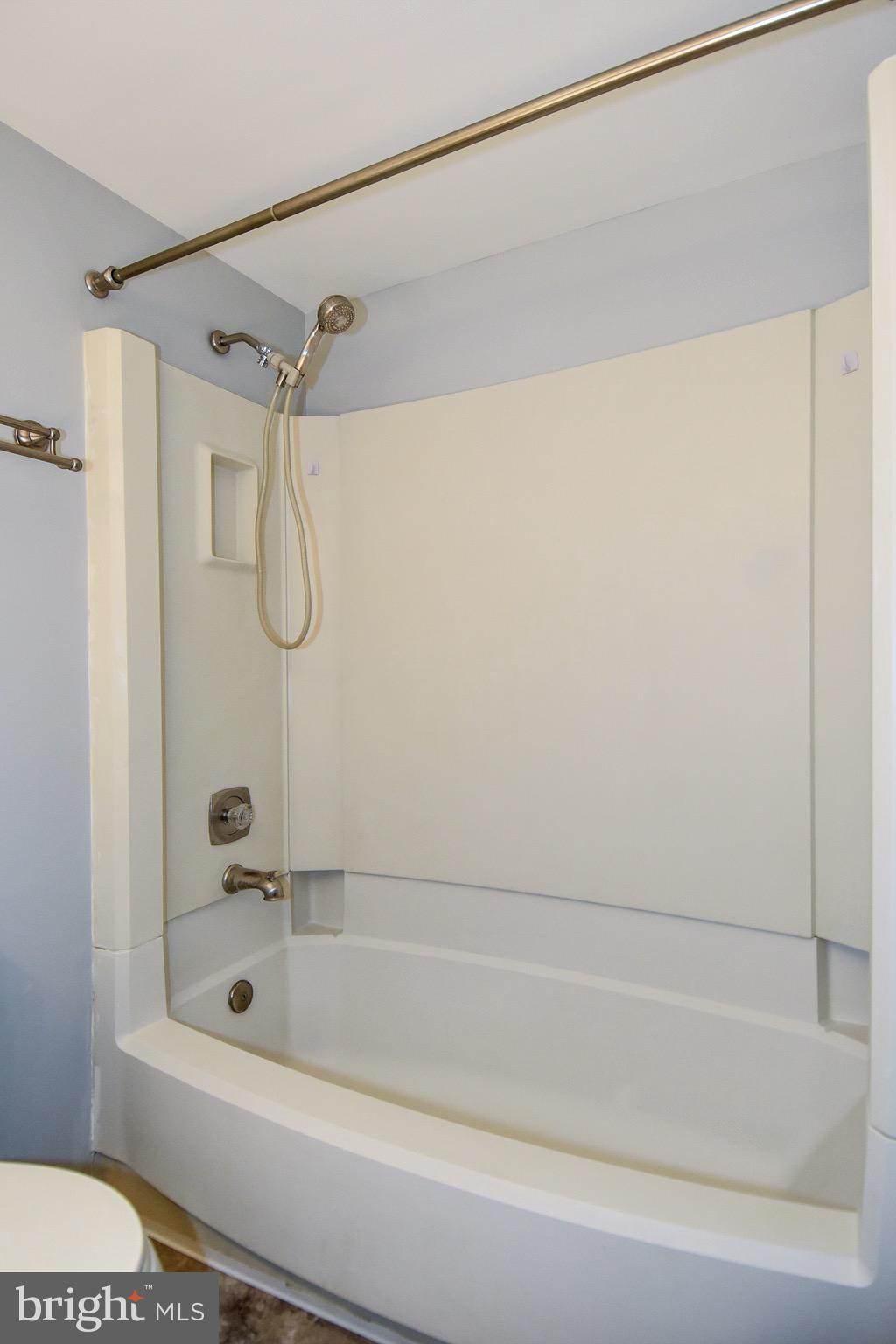 5903 Freds Oak Road Burke, VA 22015 - Photo 21 of 38 Primary bath