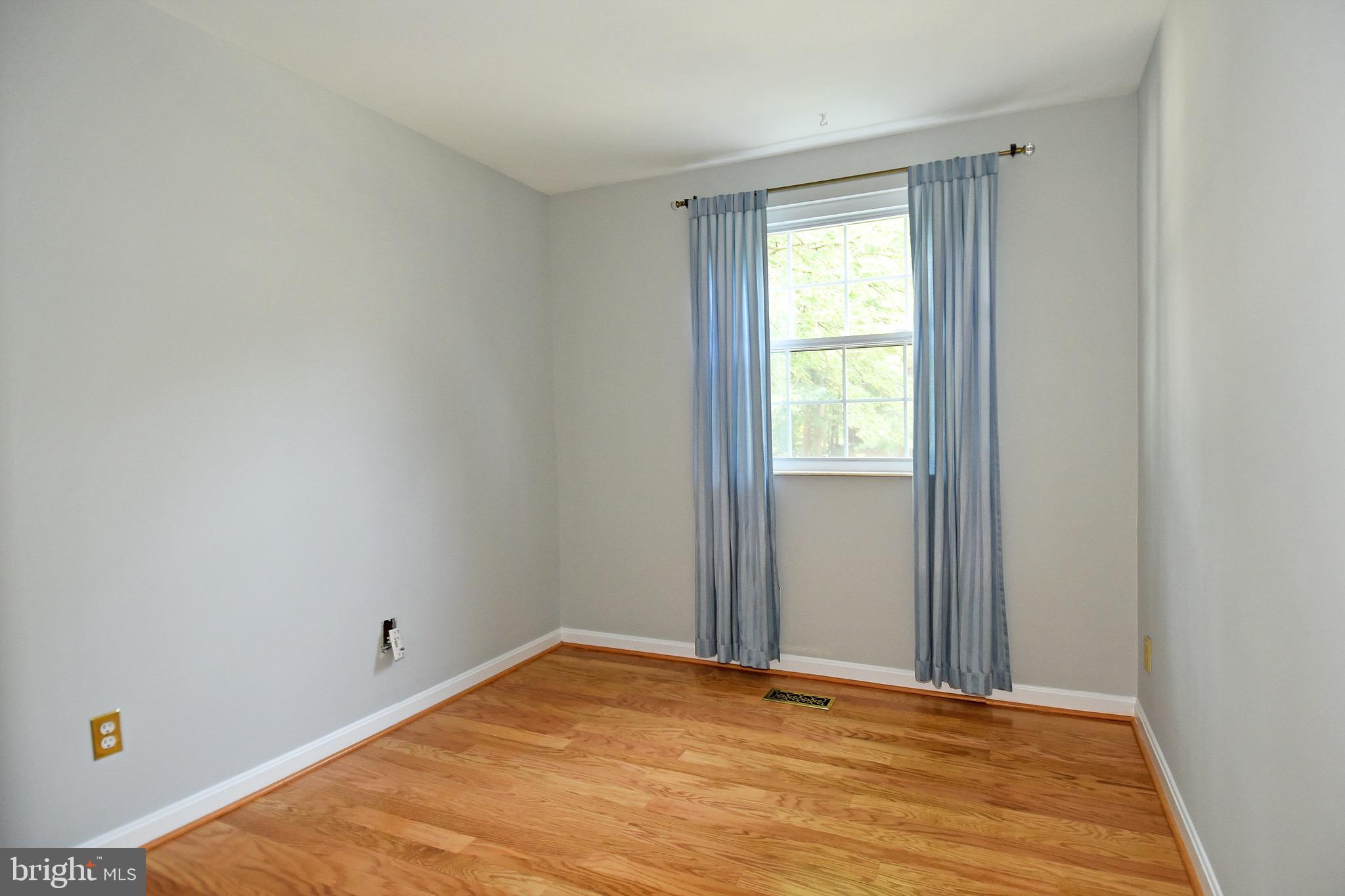 5903 Freds Oak Road Burke, VA 22015 - Photo 25 of 38 3 BR