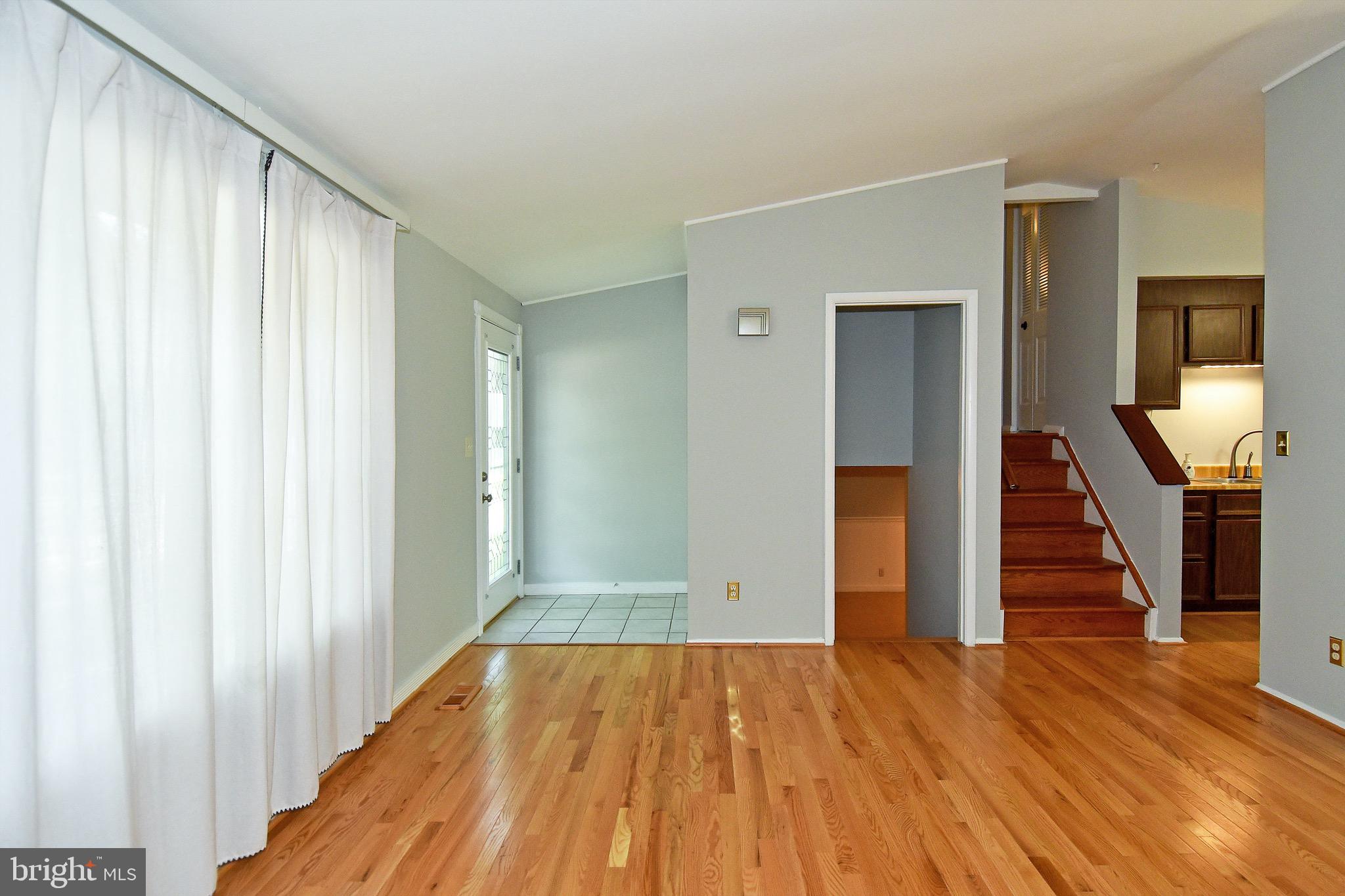 5903 Freds Oak Road Burke, VA 22015 - Photo 4 of 38 Living Room