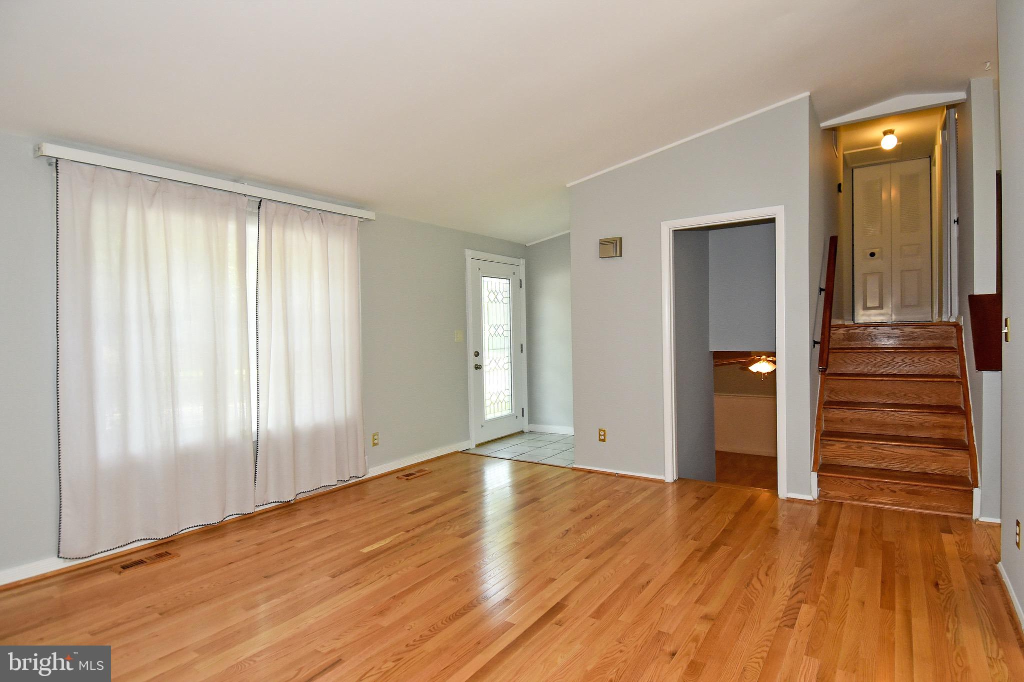 5903 Freds Oak Road Burke, VA 22015 - Photo 6 of 38 Living Room