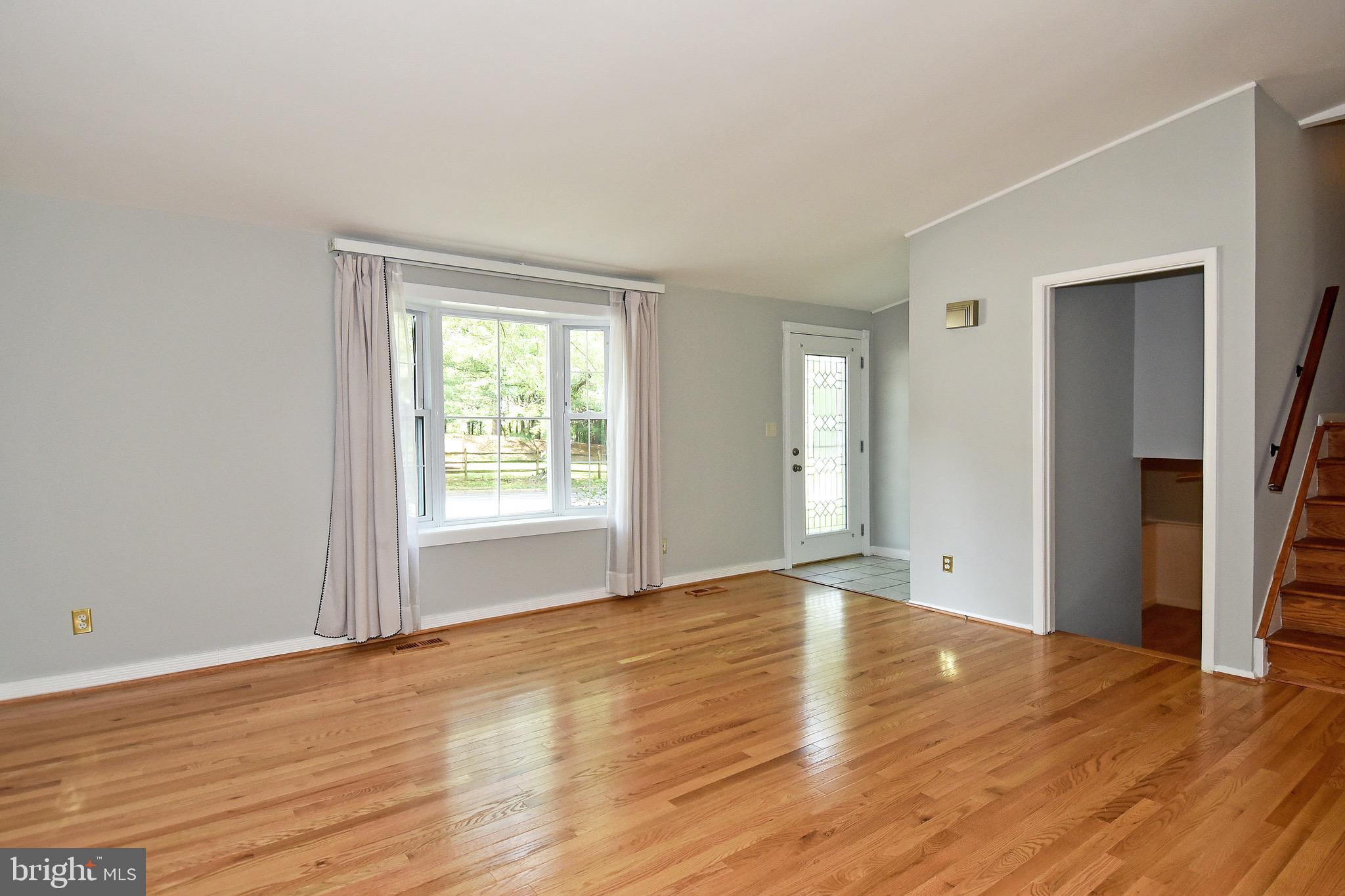 5903 Freds Oak Road Burke, VA 22015 - Photo 9 of 38 Living Room