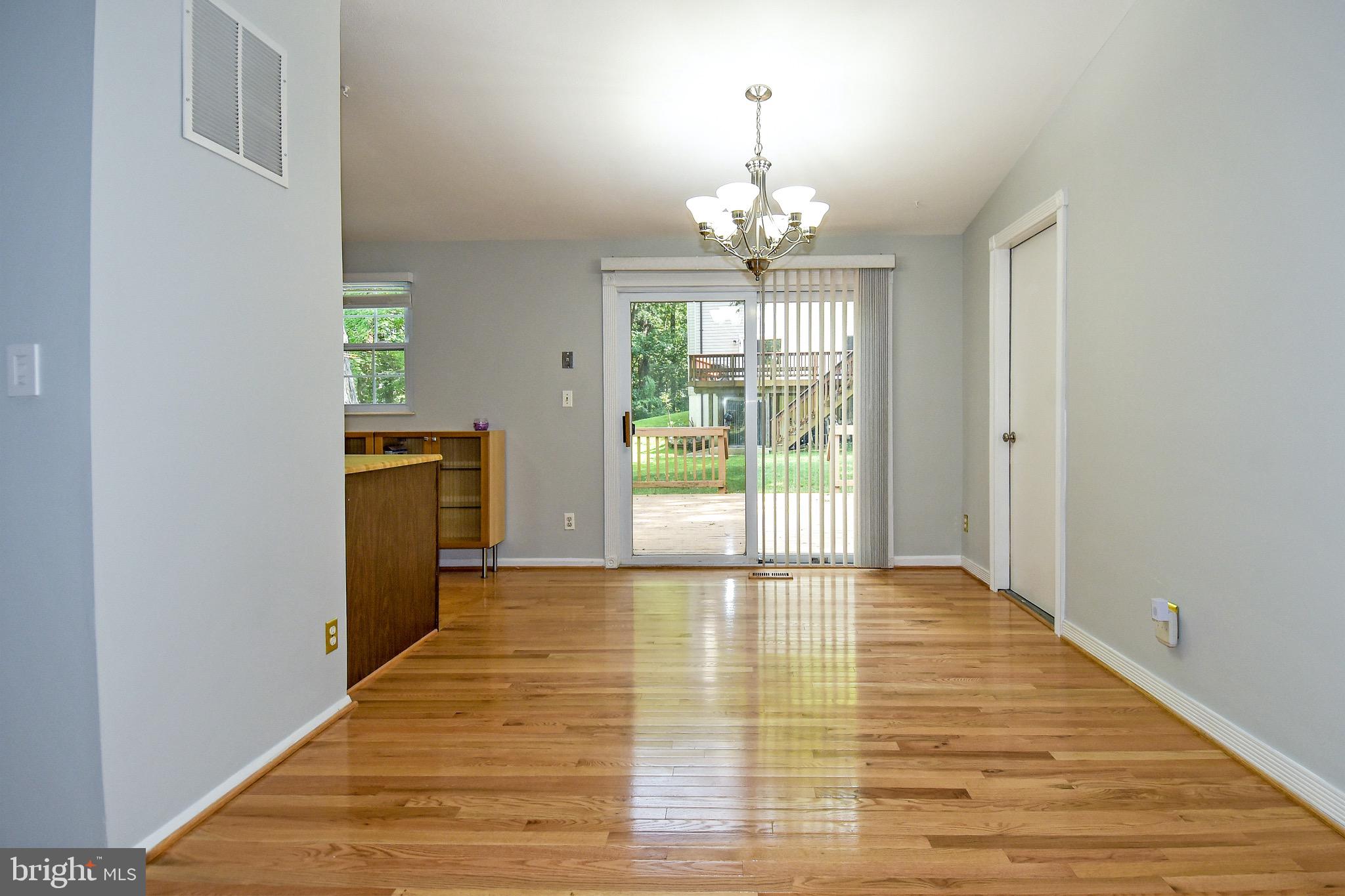5903 Freds Oak Road Burke, VA 22015 - Photo 10 of 38 Living Room facing Dining area