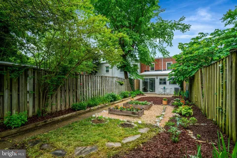 $699,900 | 4789 21st Road North, Arlington, VA 22207
