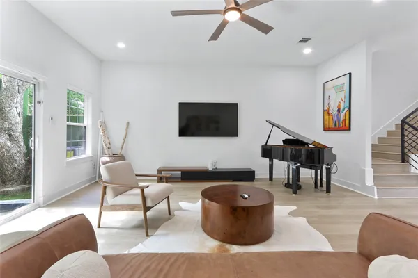 $379,999 | 6747 Peerless Street, Houston, TX 77021