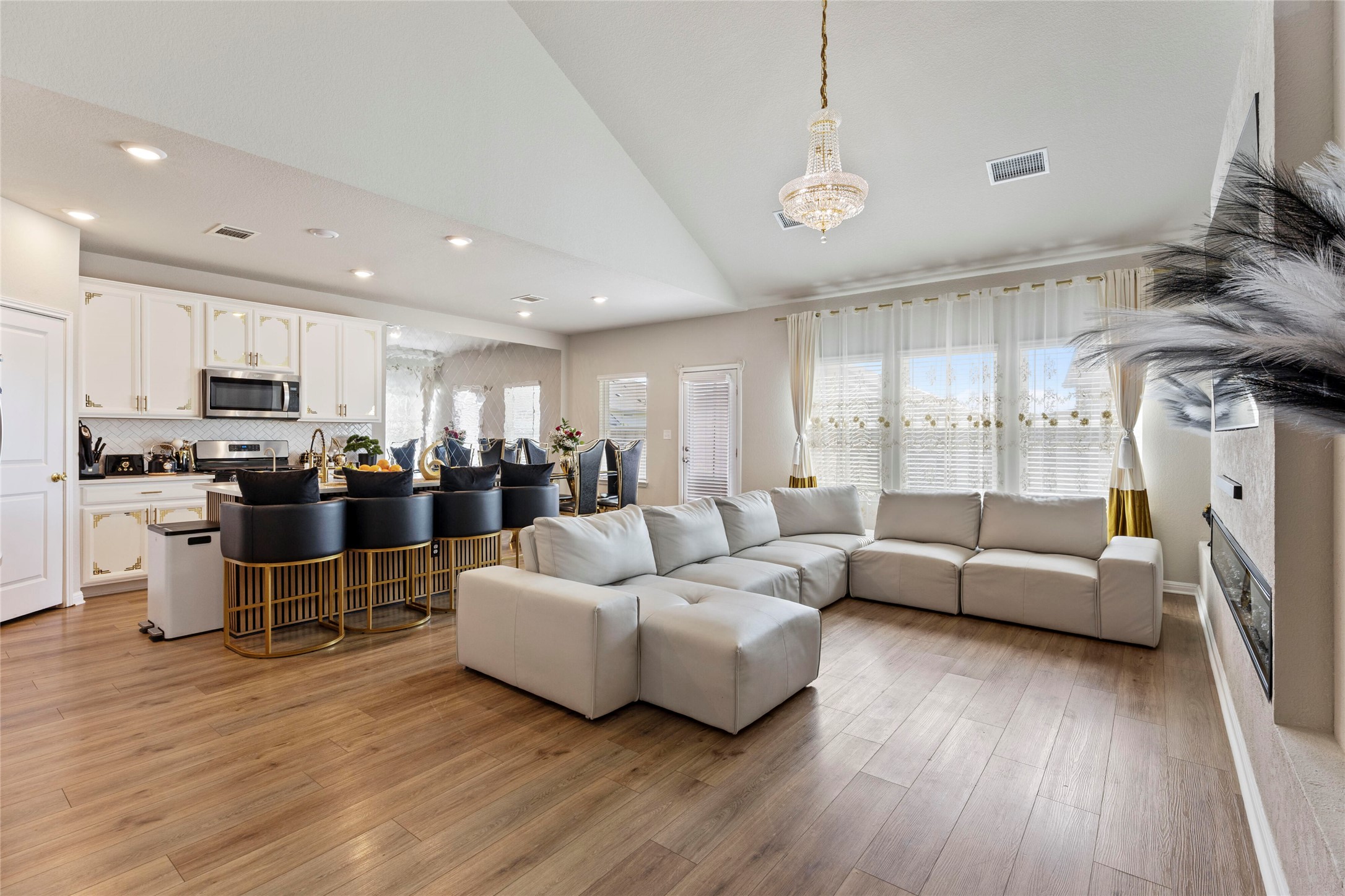 323 Windy Reed Road Hutto, TX 78634 - Photo 11 of 40 Gallery Image 11