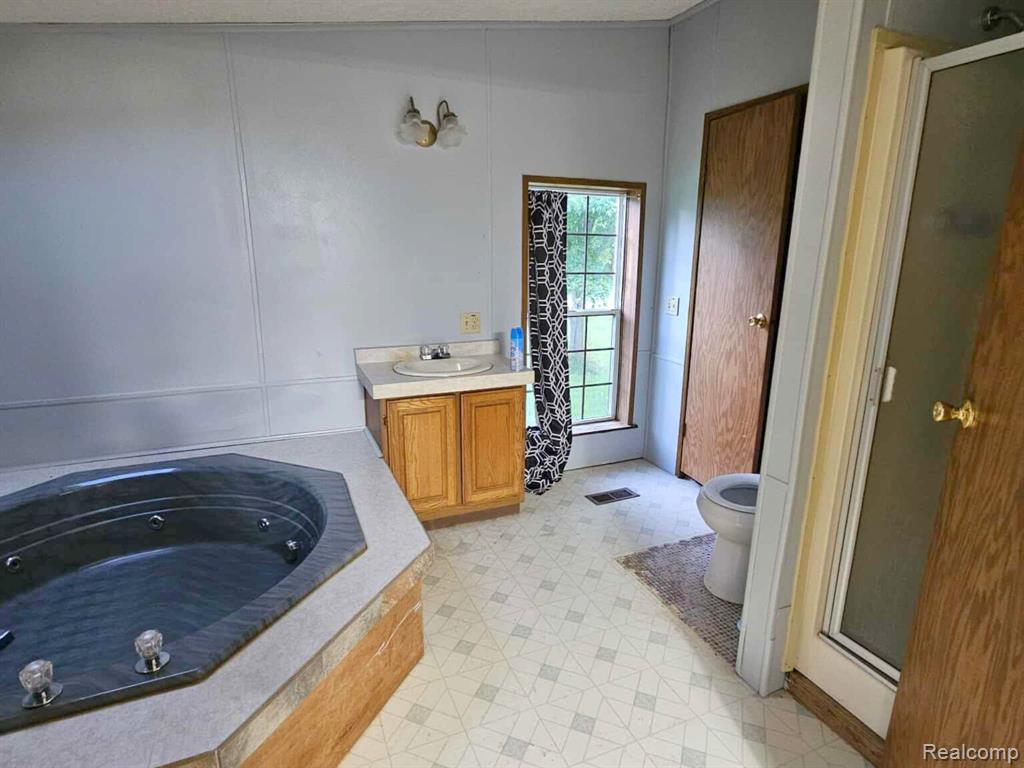 6392 Lake Road Millington, MI 48746 - Photo 9 of 13 Gallery Image 9