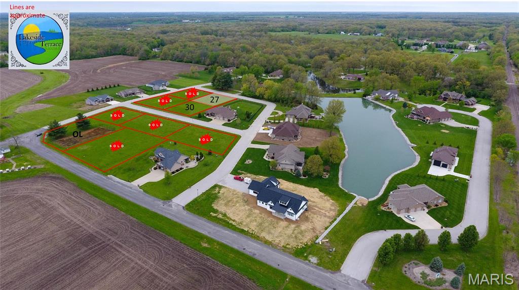 995 Alicia Way Staunton, IL 62088 - Photo 2 of 4