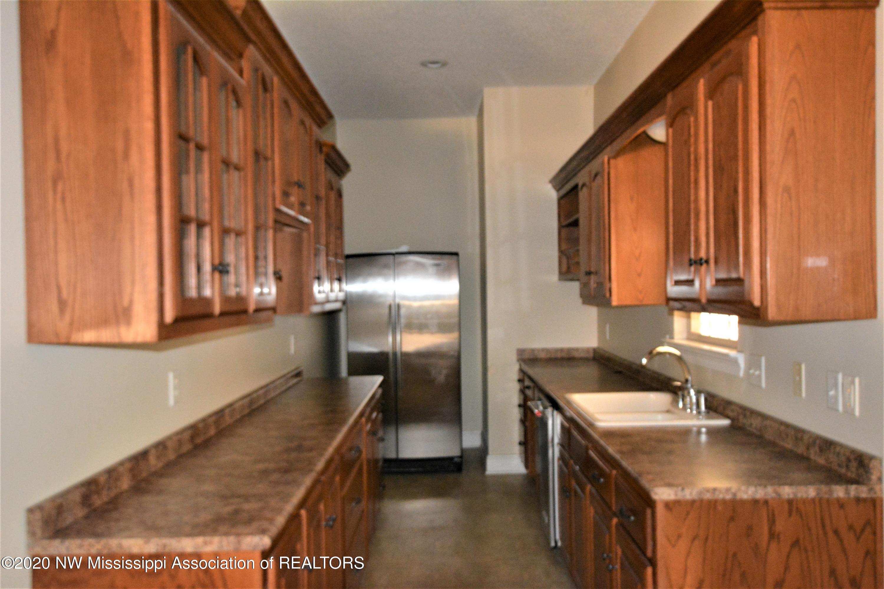 4720 Byhalia Road Hernando, MS 38632 - Photo 15 of 49 Butlers Pantry