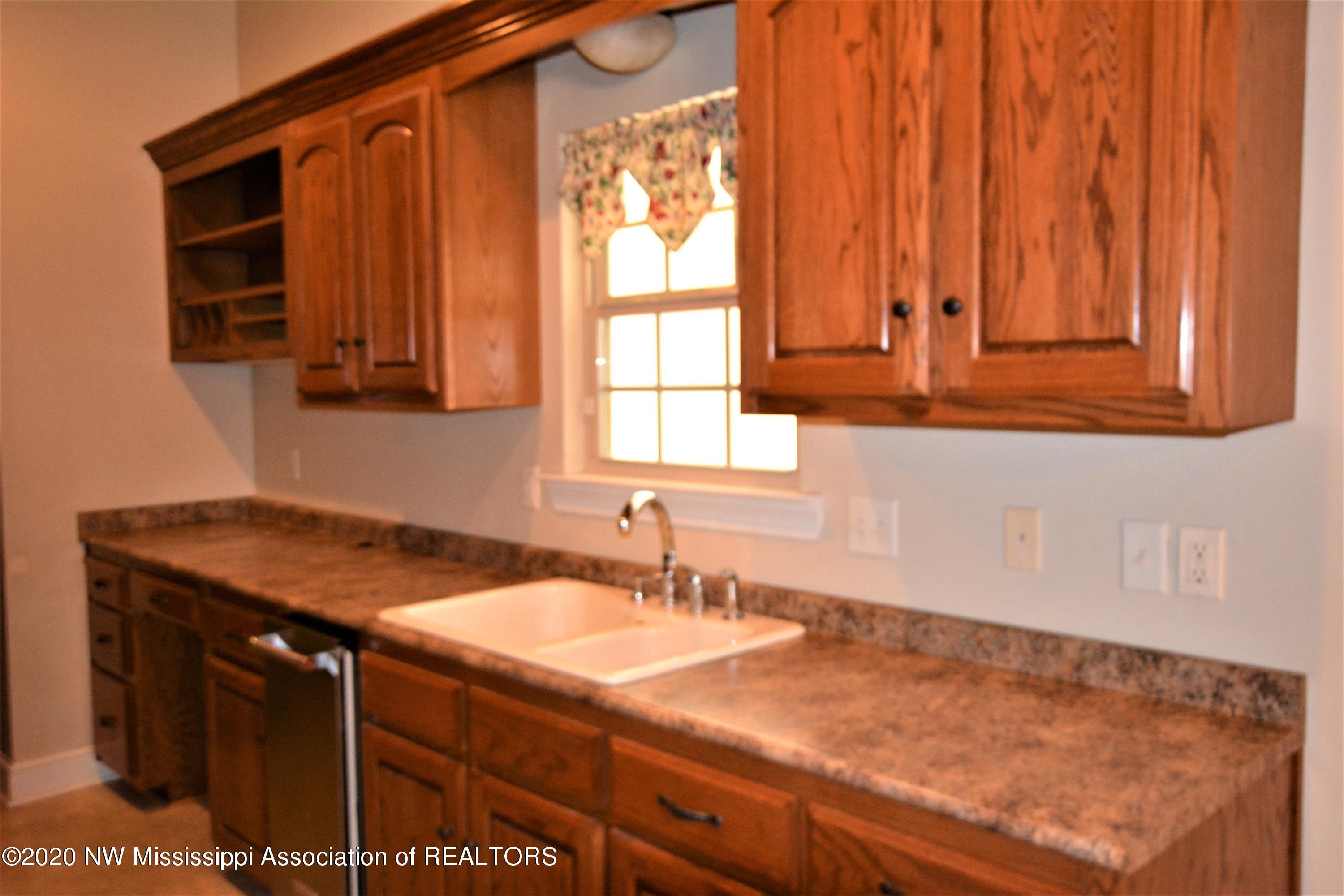 4720 Byhalia Road Hernando, MS 38632 - Photo 16 of 49 Butlers Pantry