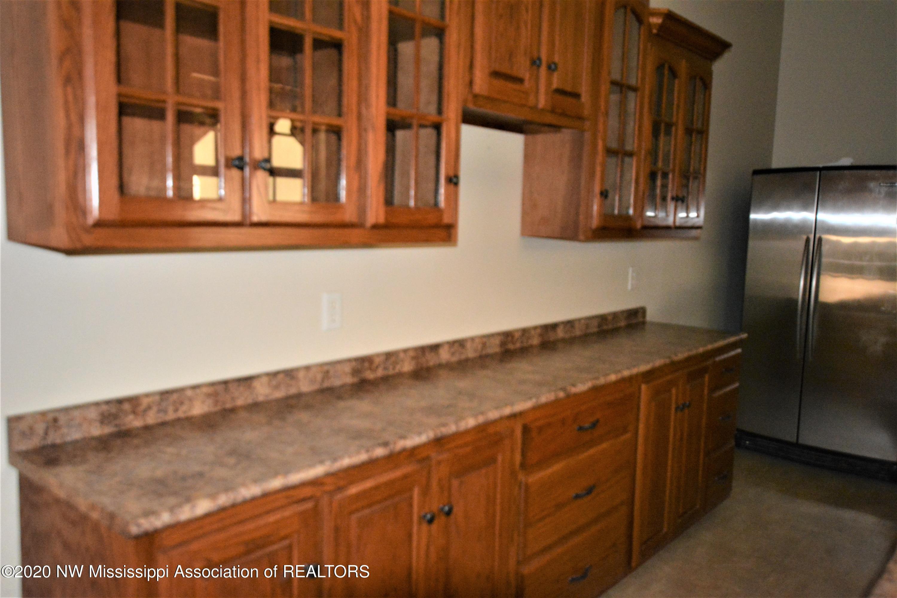 4720 Byhalia Road Hernando, MS 38632 - Photo 17 of 49 Butlers Pantry