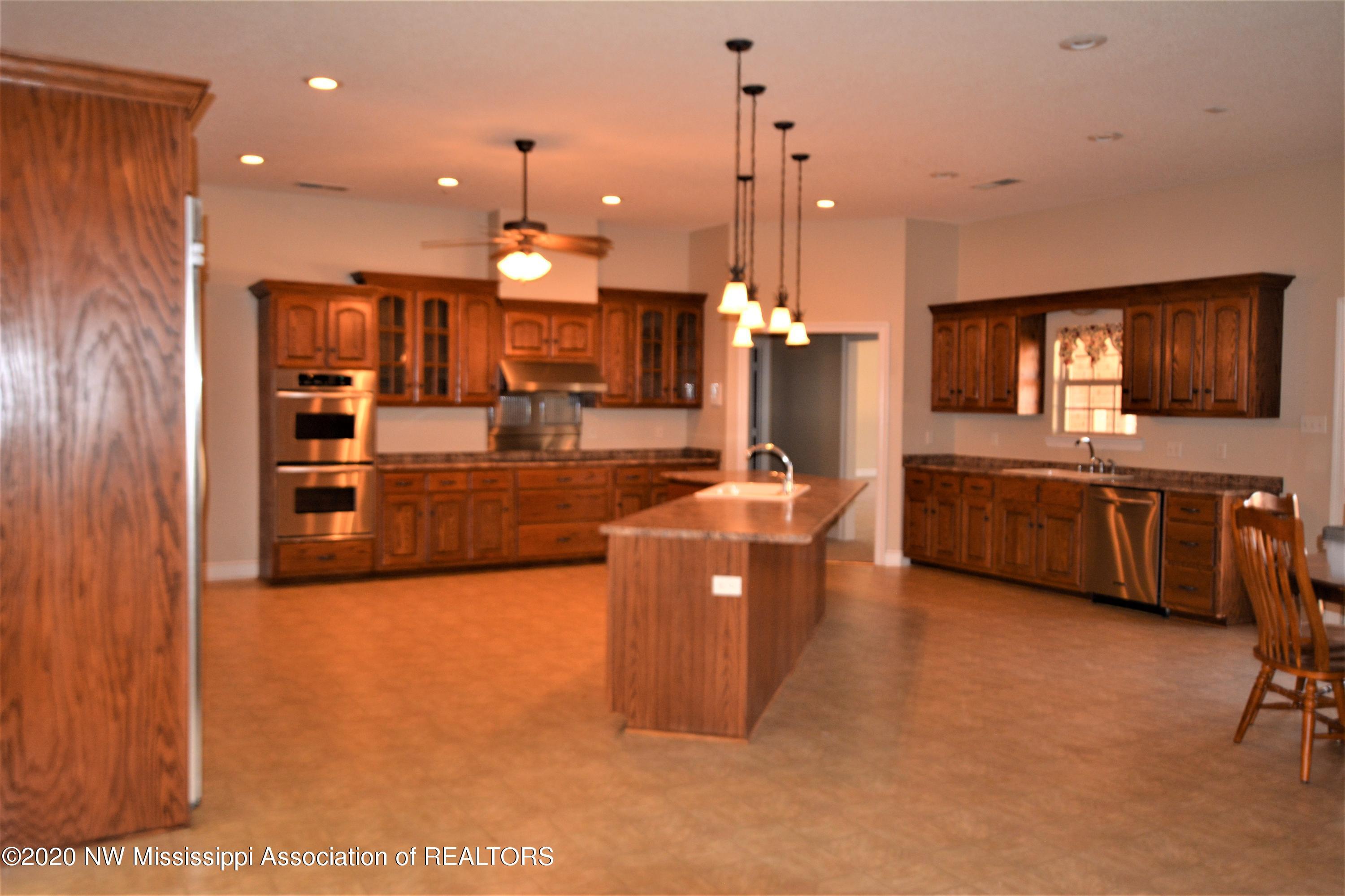 4720 Byhalia Road Hernando, MS 38632 - Photo 18 of 49 Kitchen