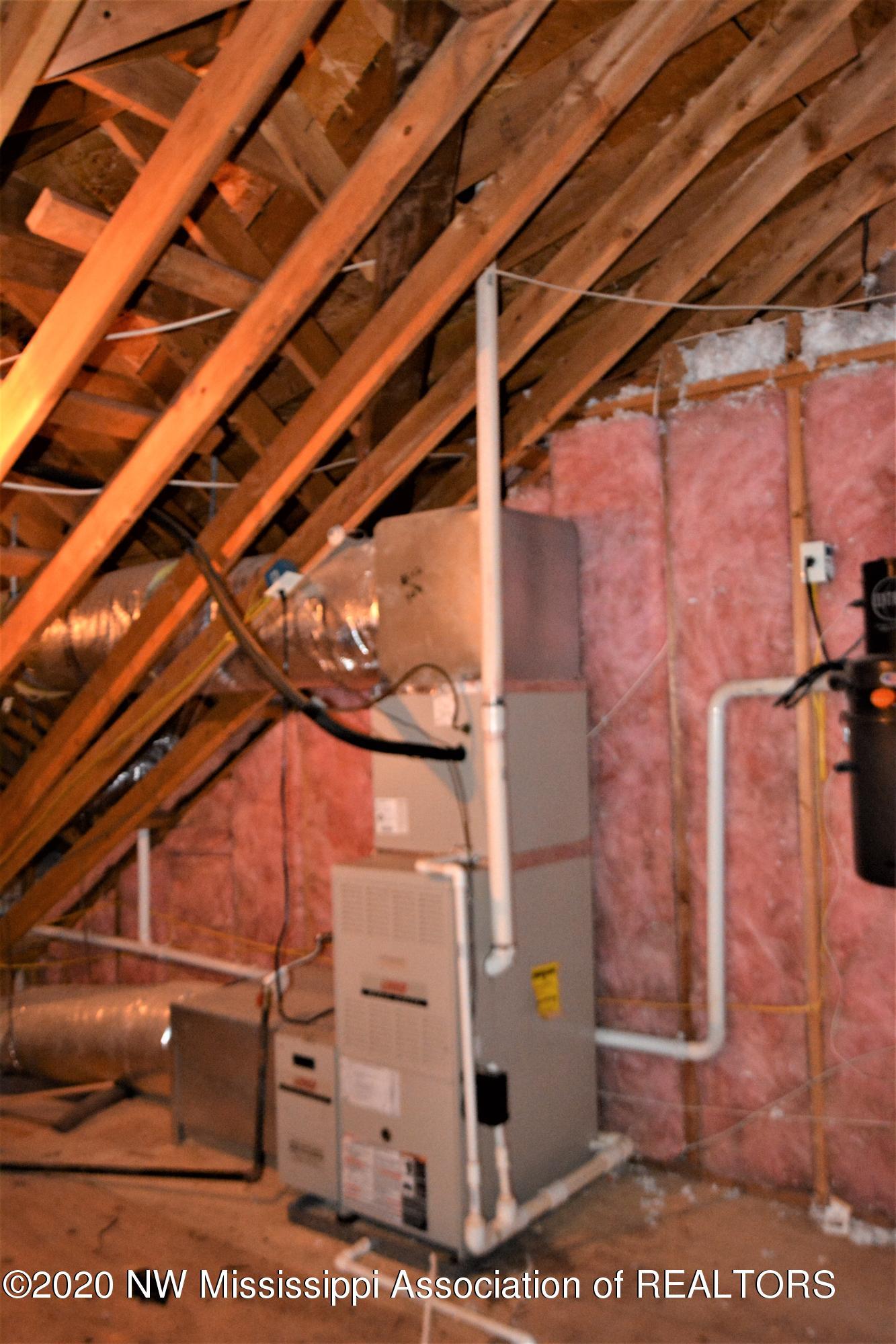 4720 Byhalia Road Hernando, MS 38632 - Photo 25 of 49 Attic